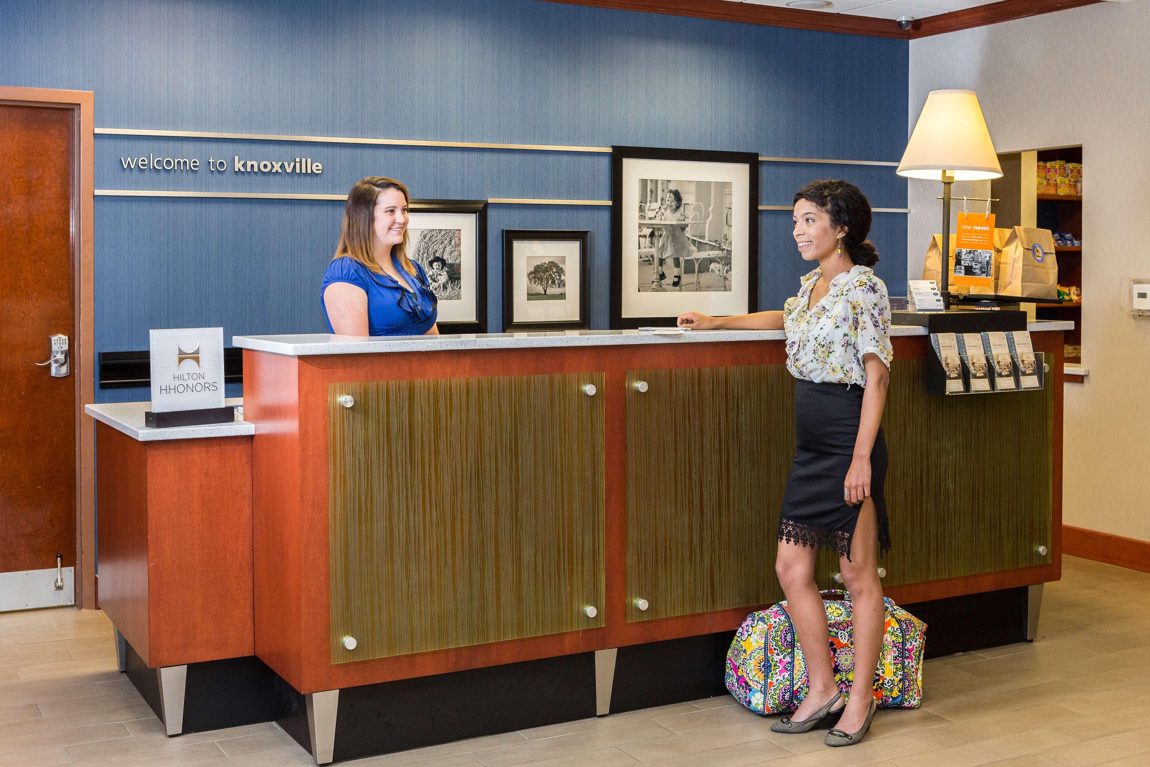 Hampton Inn & Suites Knoxville-Downtown Экстерьер фото