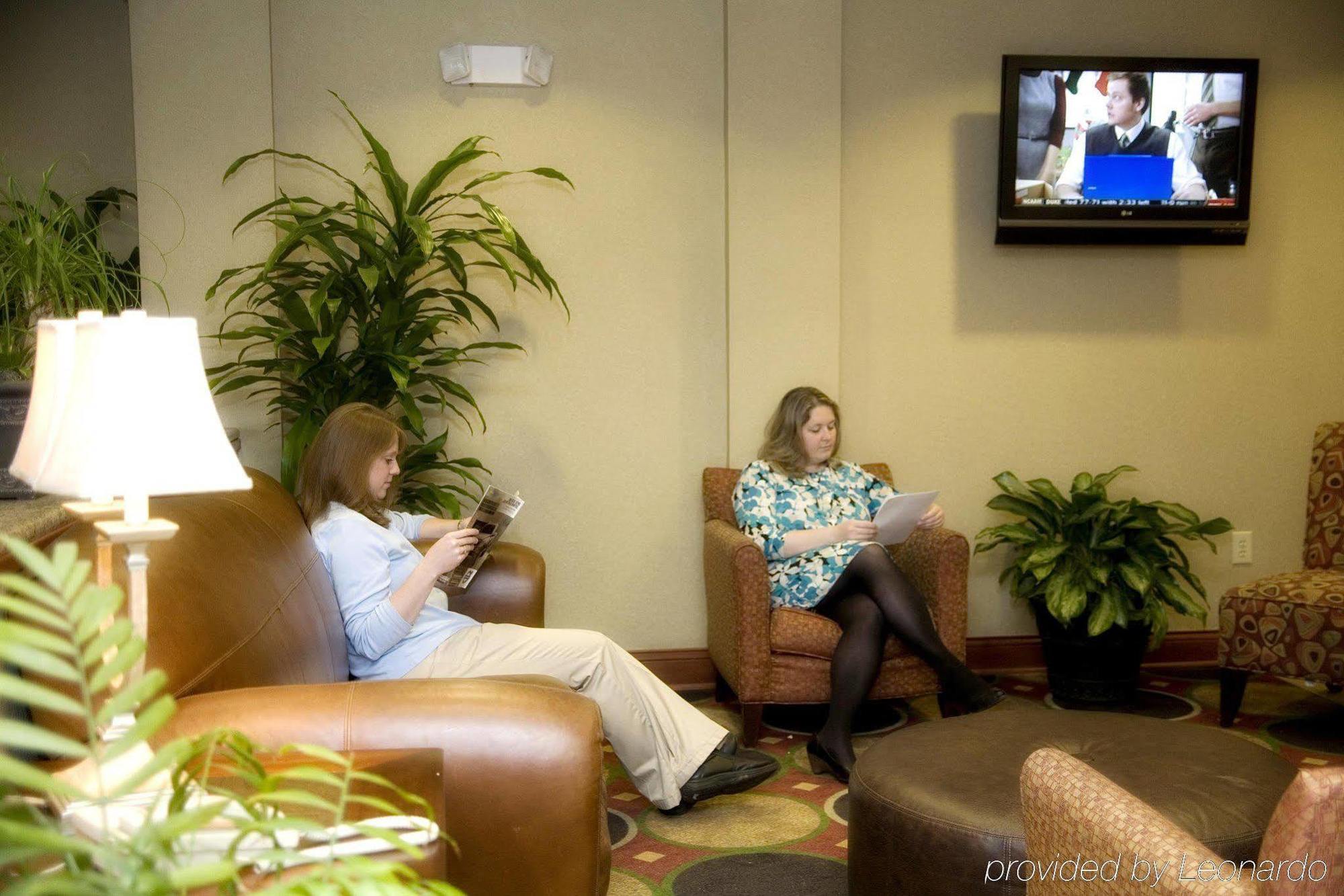 Hampton Inn & Suites Knoxville-Downtown Интерьер фото